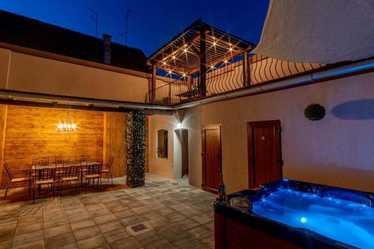 דירות אוסילק Zollus House Tvrda מראה חיצוני תמונה